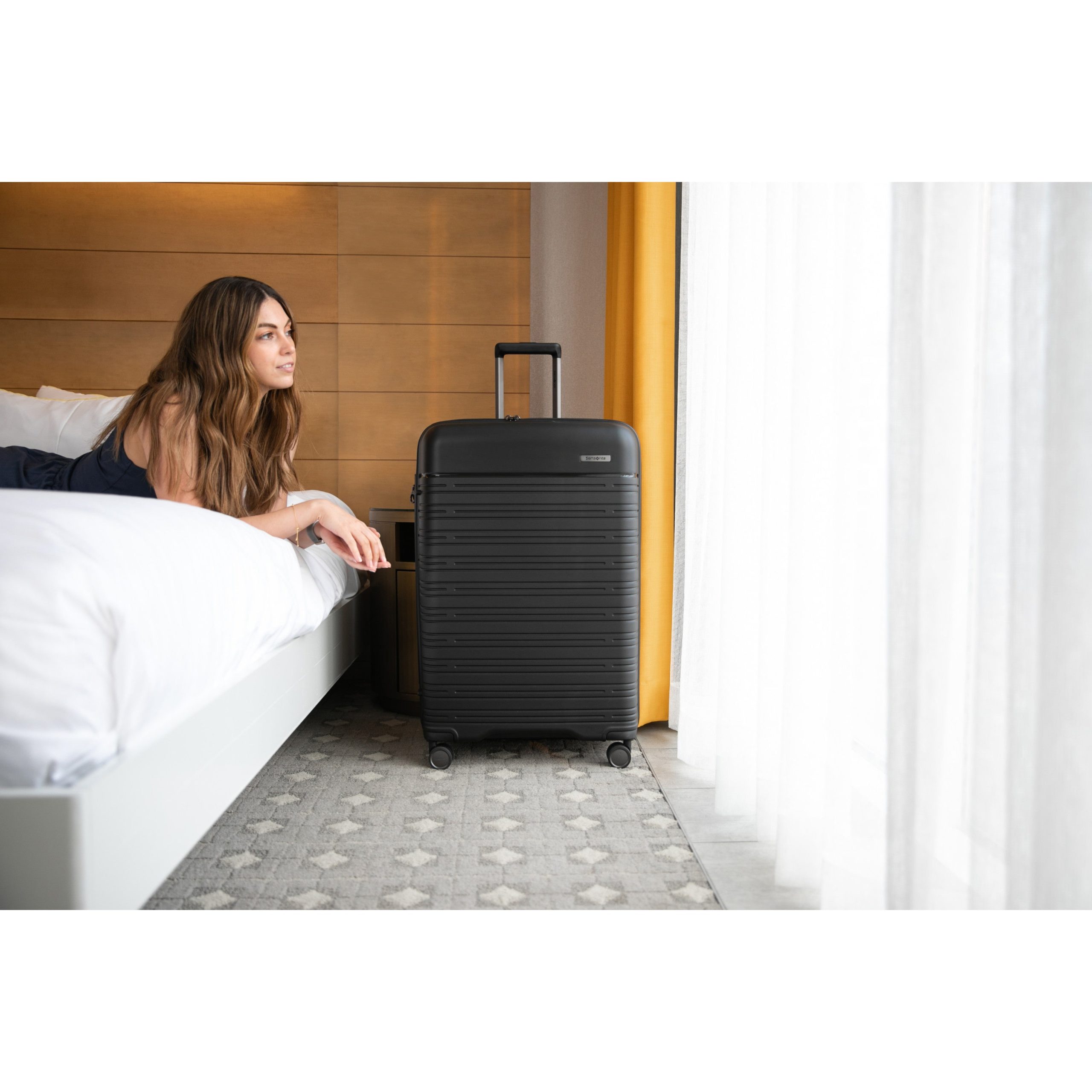 Elevation™ Plus Hardside Large Spinner Midnight Blue - Image 3