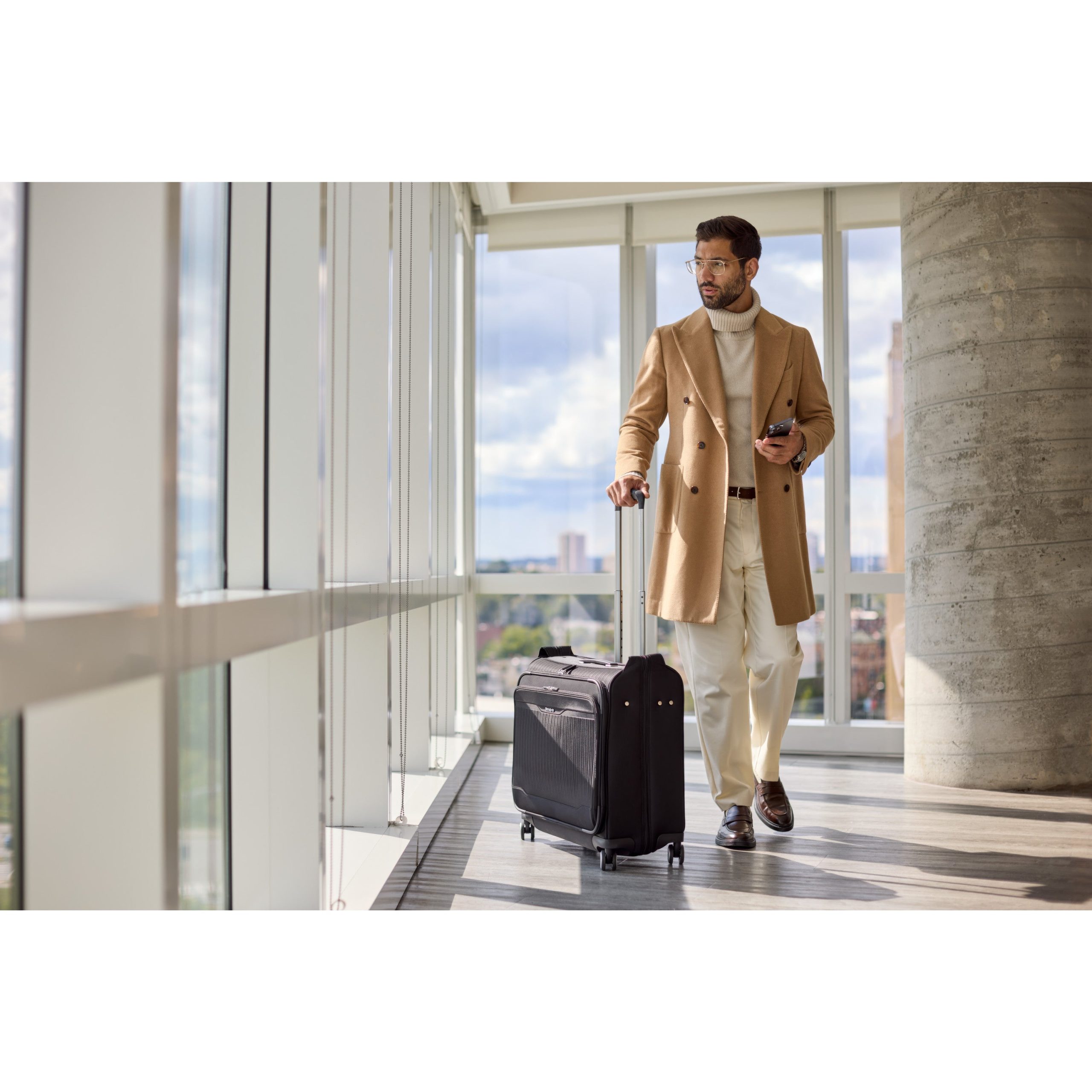 Silhouette 18 Softside Garment Bag Spinner - Image 7